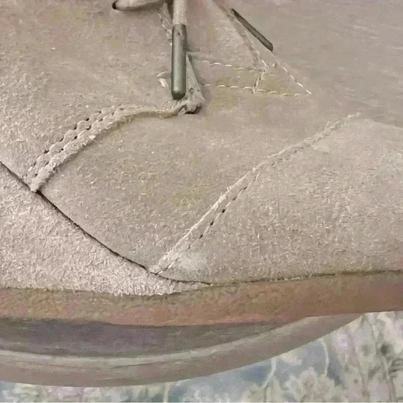 TOMS 8 WOMENS TAN WEDGE ANKLE BOOTIE Faux Suede Preppy Fall Hipster Girly Shoes - Picture 9 of 11